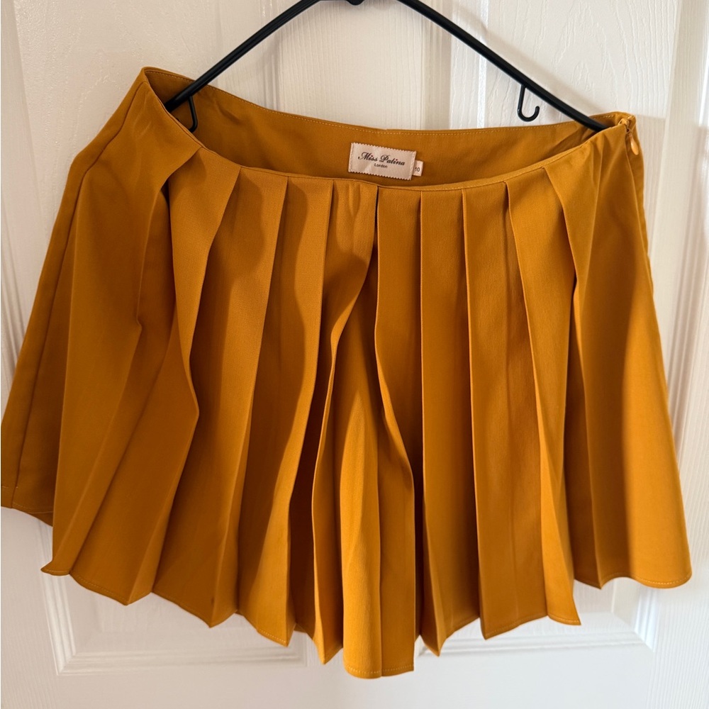 Pleated Mustard Skorts